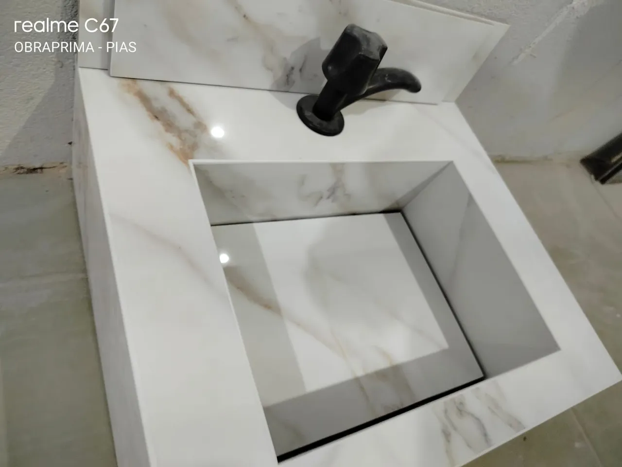 Cuba Esculpida em Porcelanato de Luxo