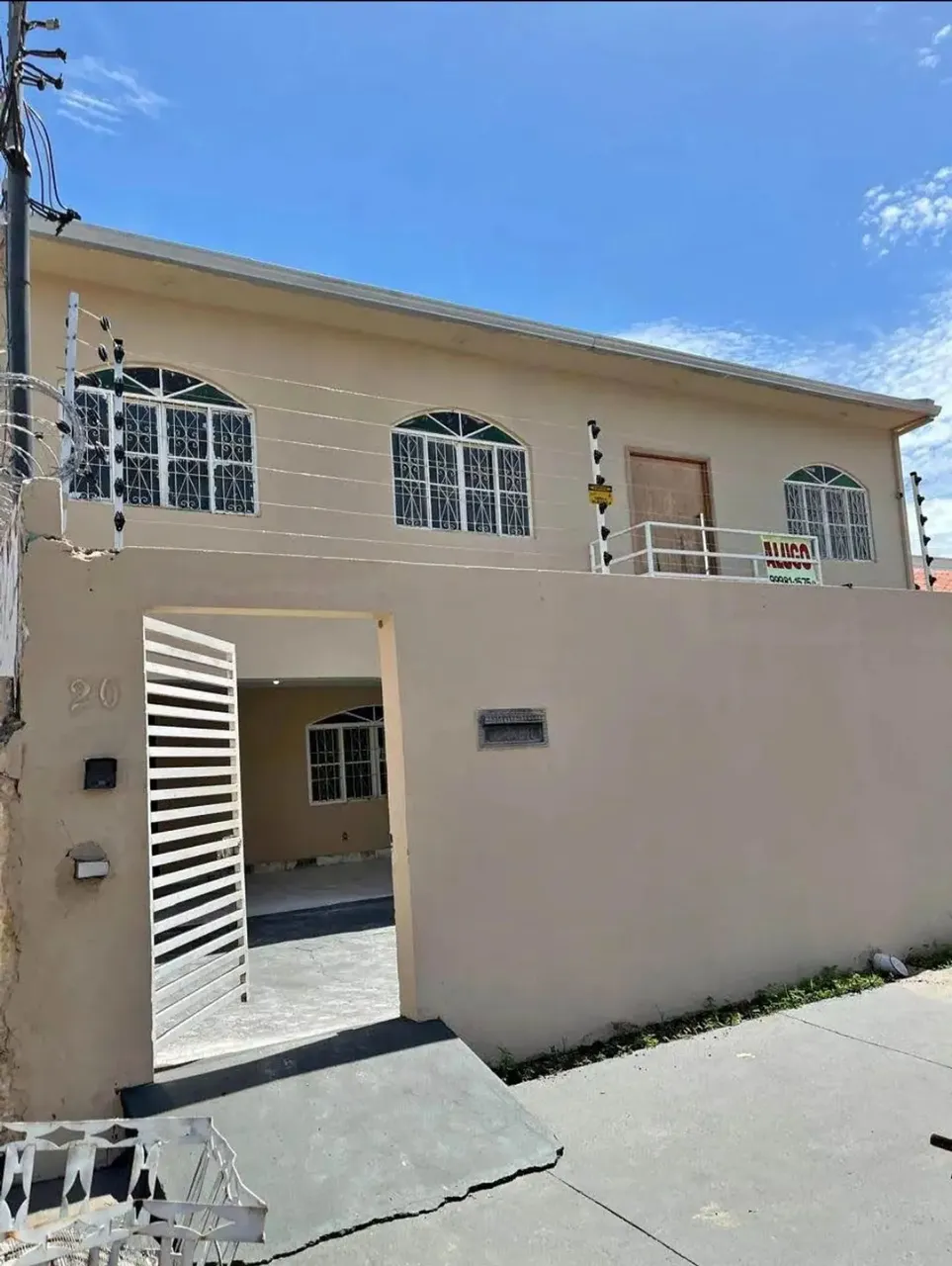 Casa com 3 suítes e piscina