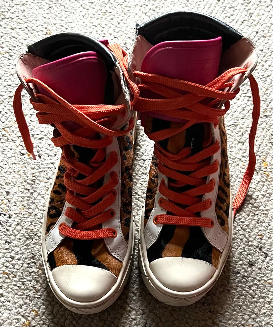 Tênis feminino Urban High Animal Print tam 34 Schutz - Calçados