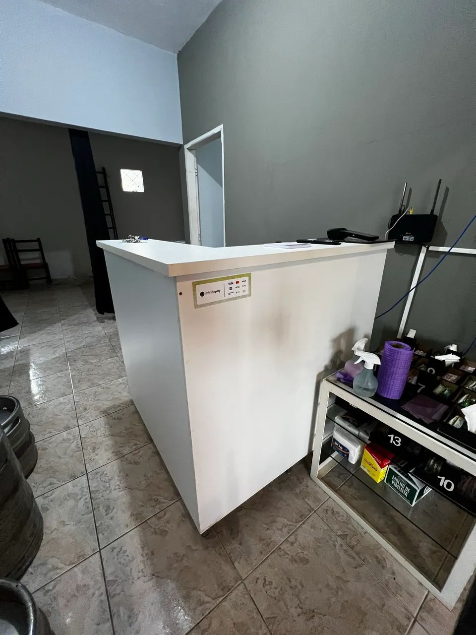 Balcão de caixa branco, material de qualidade 