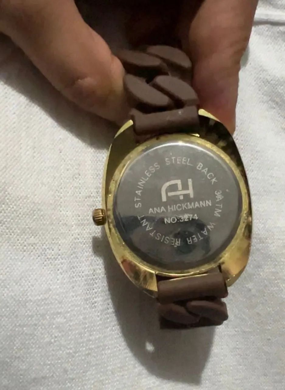 relógio ana hickmann no:3274 dourado com pulseira marrom - Foto 3