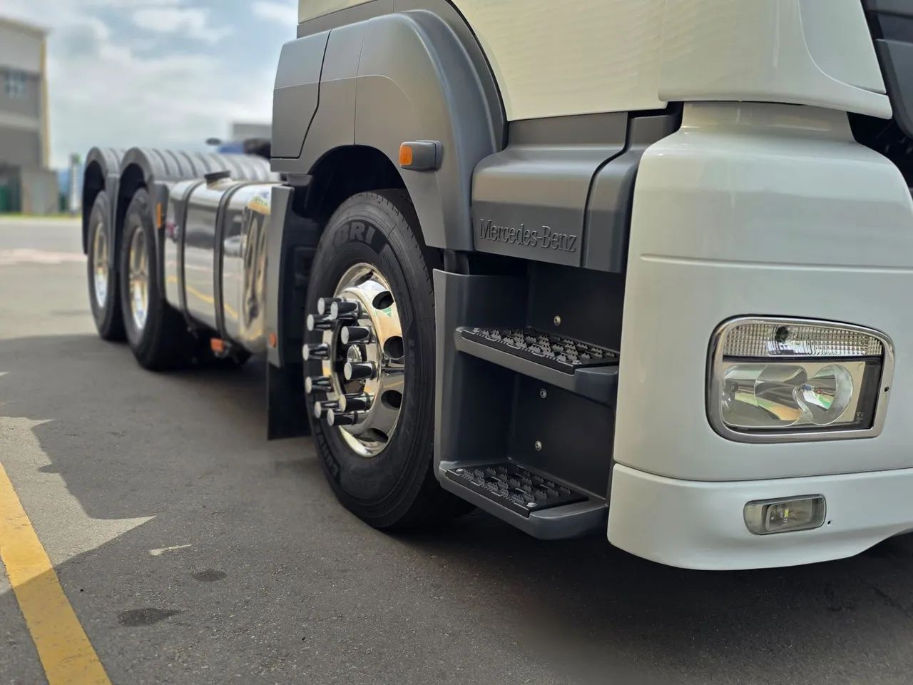 Axor 2541 6x4 branco  2019  - Foto 2