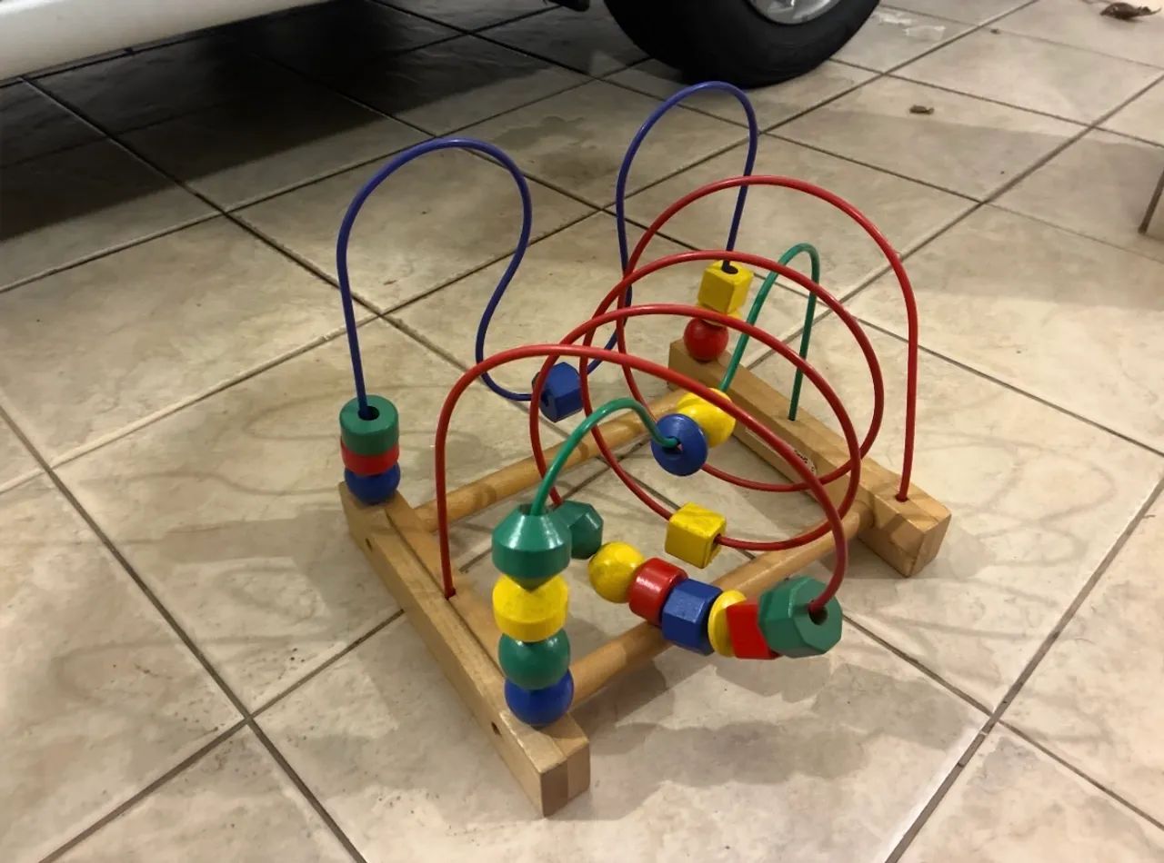 Brinquedo de madeira 