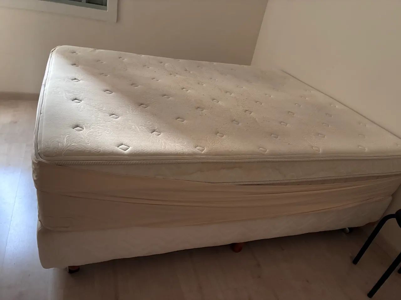 Cama box molas ensacadas Queen