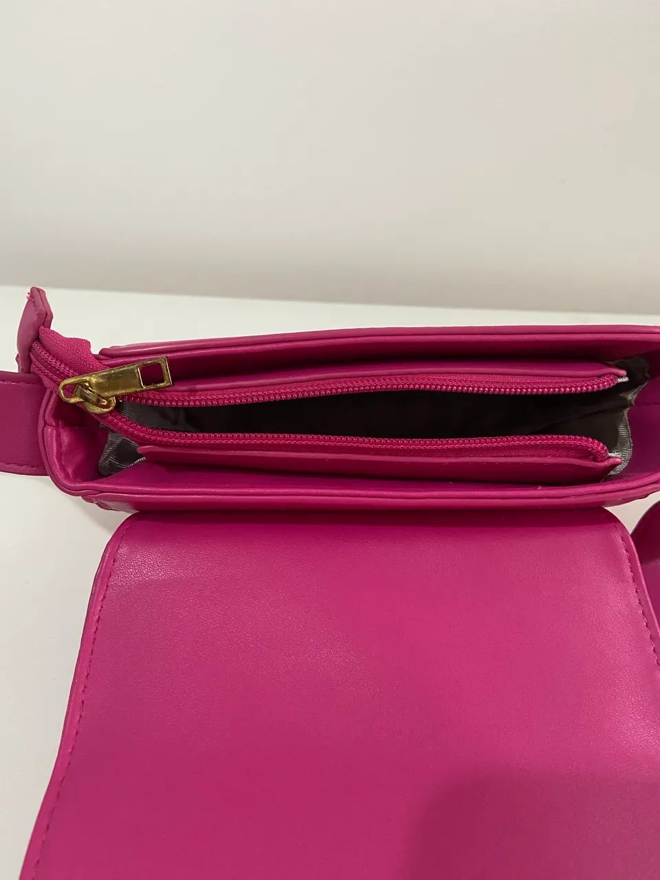     Kit com 2 bolsas femininas em ótimo estado - R$ 110 - Foto 4