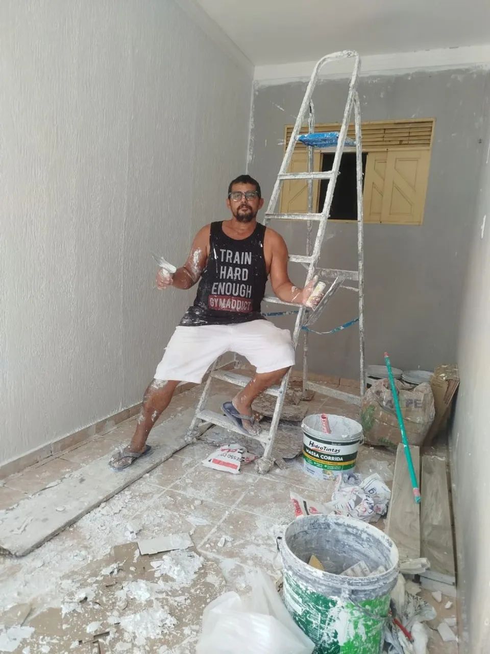 Gesseiro e pintor profissional 