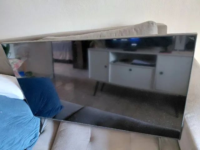Televisão Samsung 43" com avaria