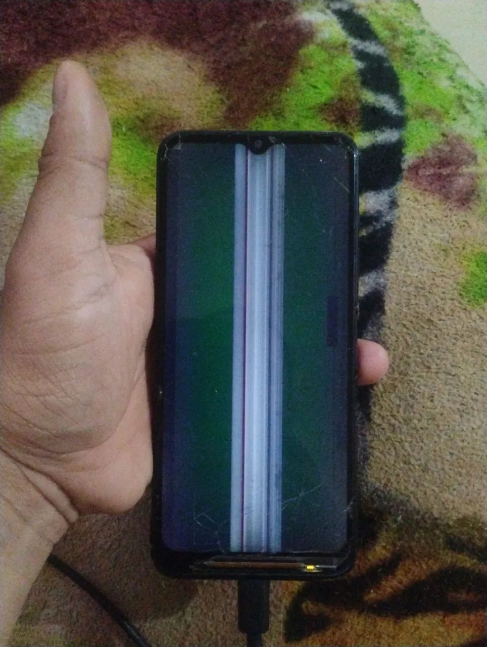 Celular Motorola tela quebrada 