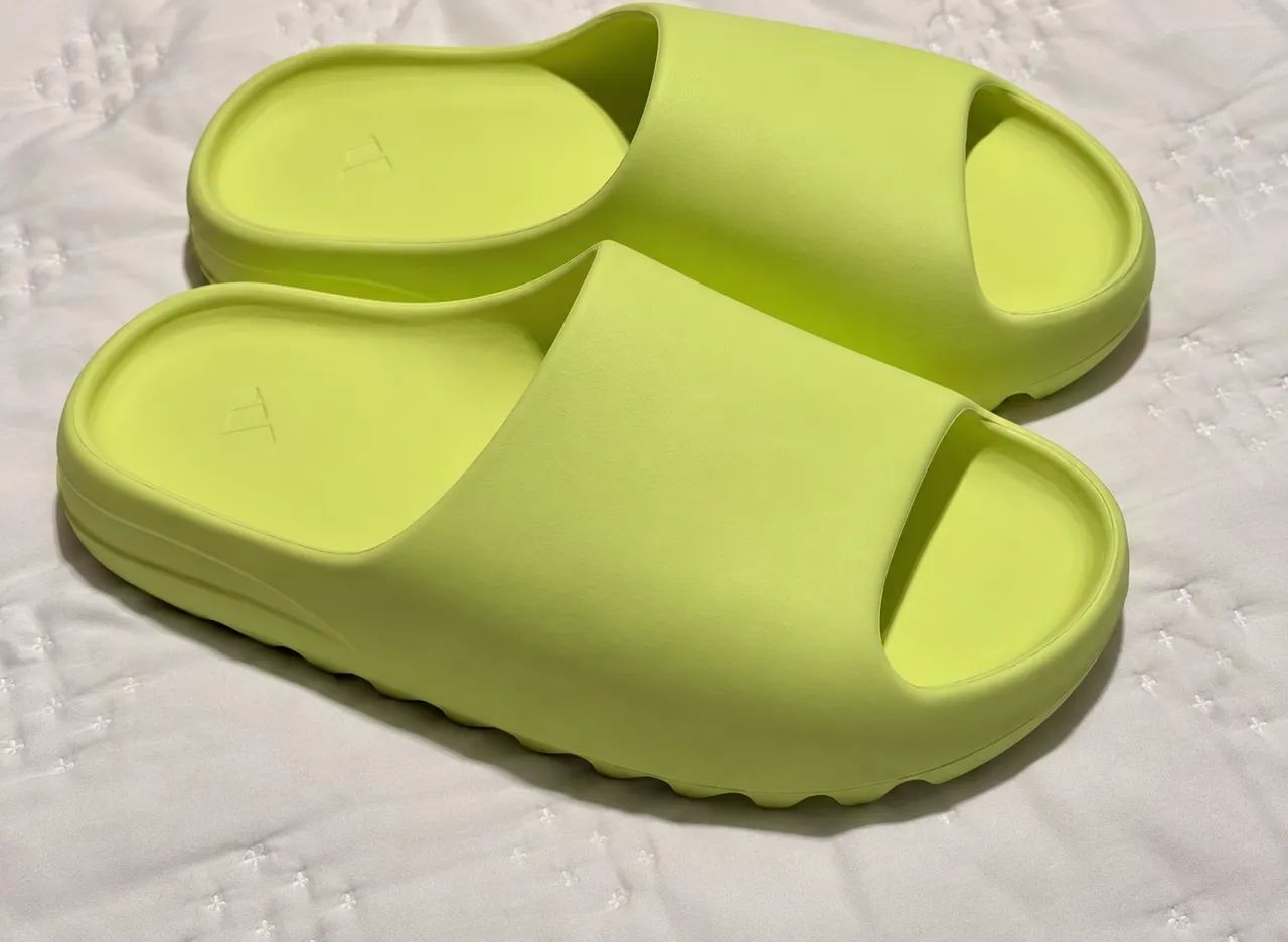 Yeezy Slide Glow Green - Tamanho 44 ( usado ) - Calçados - Praia