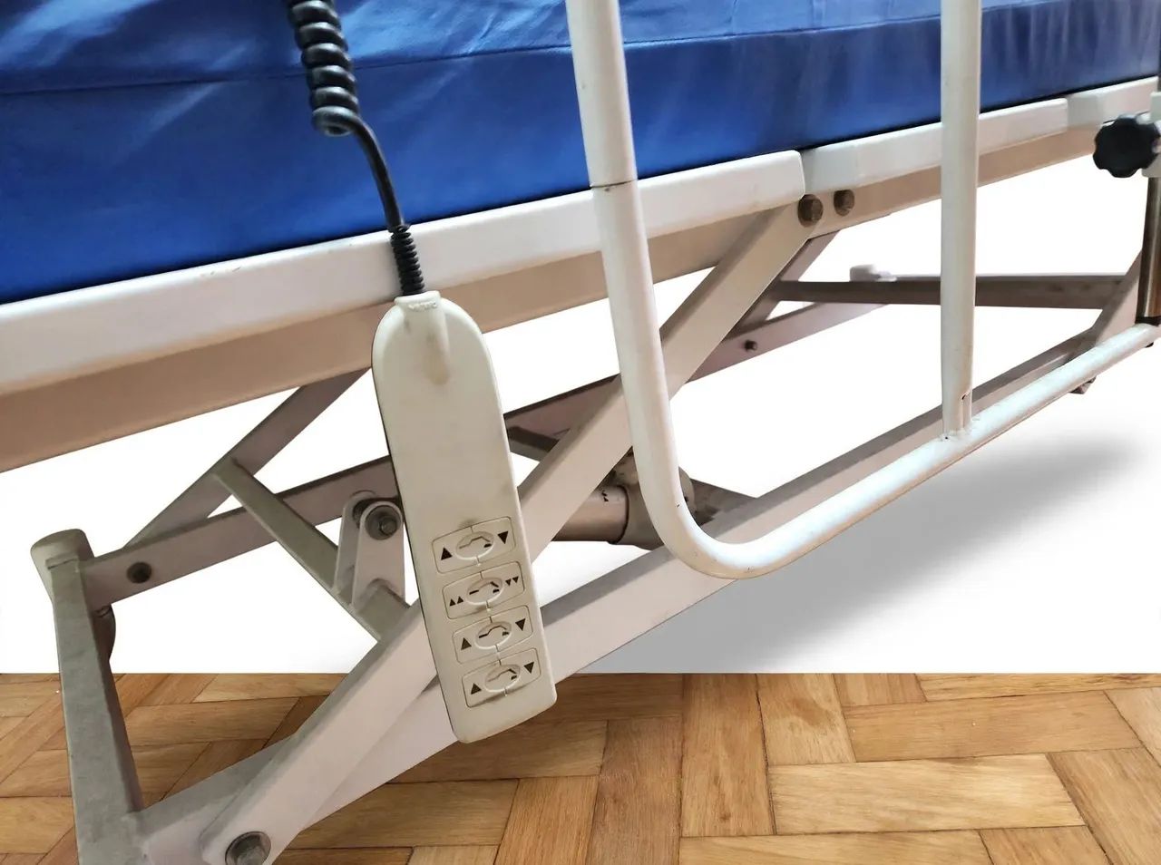 Cama Hospitalar Elétrica com Colchão e Controle - Semi Nova<br> - Foto 4