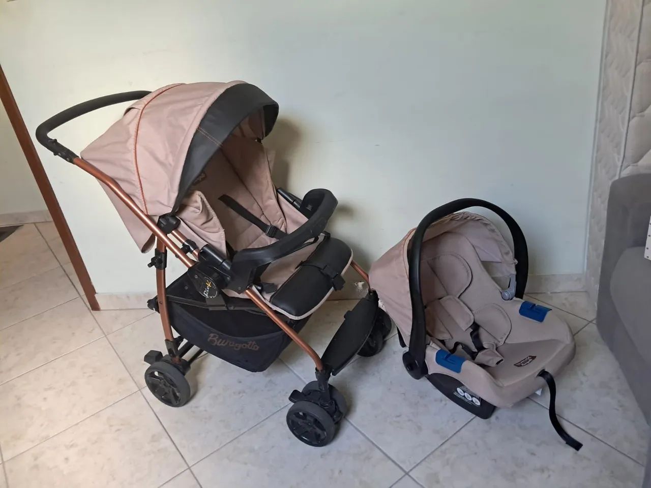 Carinho de bebê + bebê conforto 