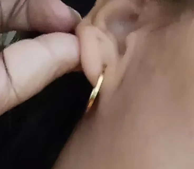 Vendo brinco de argola Prata 925, banhado a ouro 18k com certificado de garantia  - Foto 2
