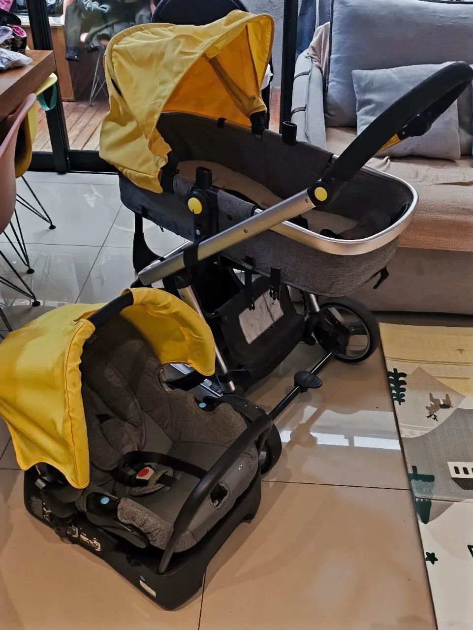 Carrinho com bebê conforto Safety 1