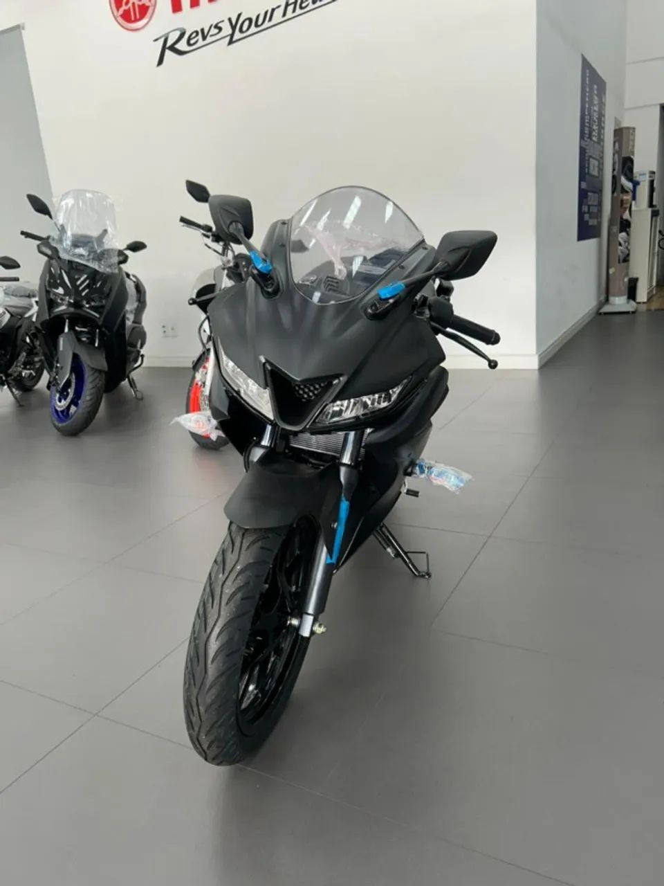 YAMAHA R15 ABS