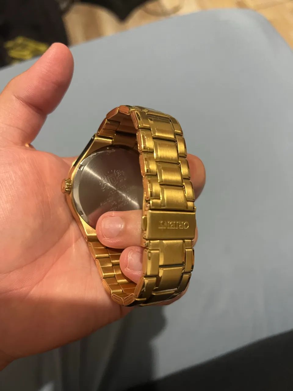 Relógio dourado 