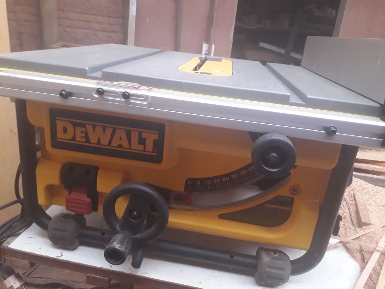 Serra Bancada Dewalt DW 745 B2 2000 watts 