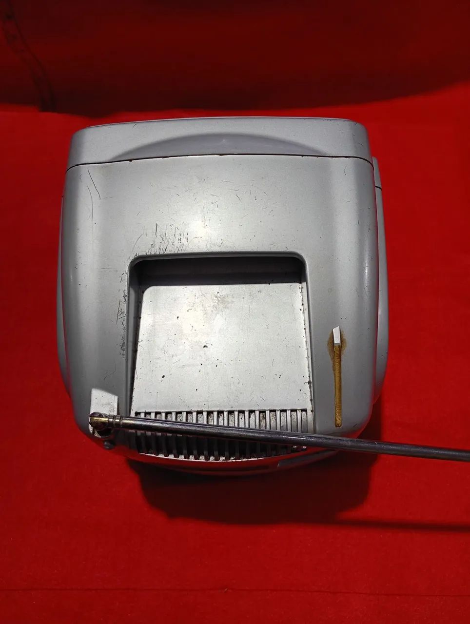 Tv antiga a pilha preta e branco. - Foto 4