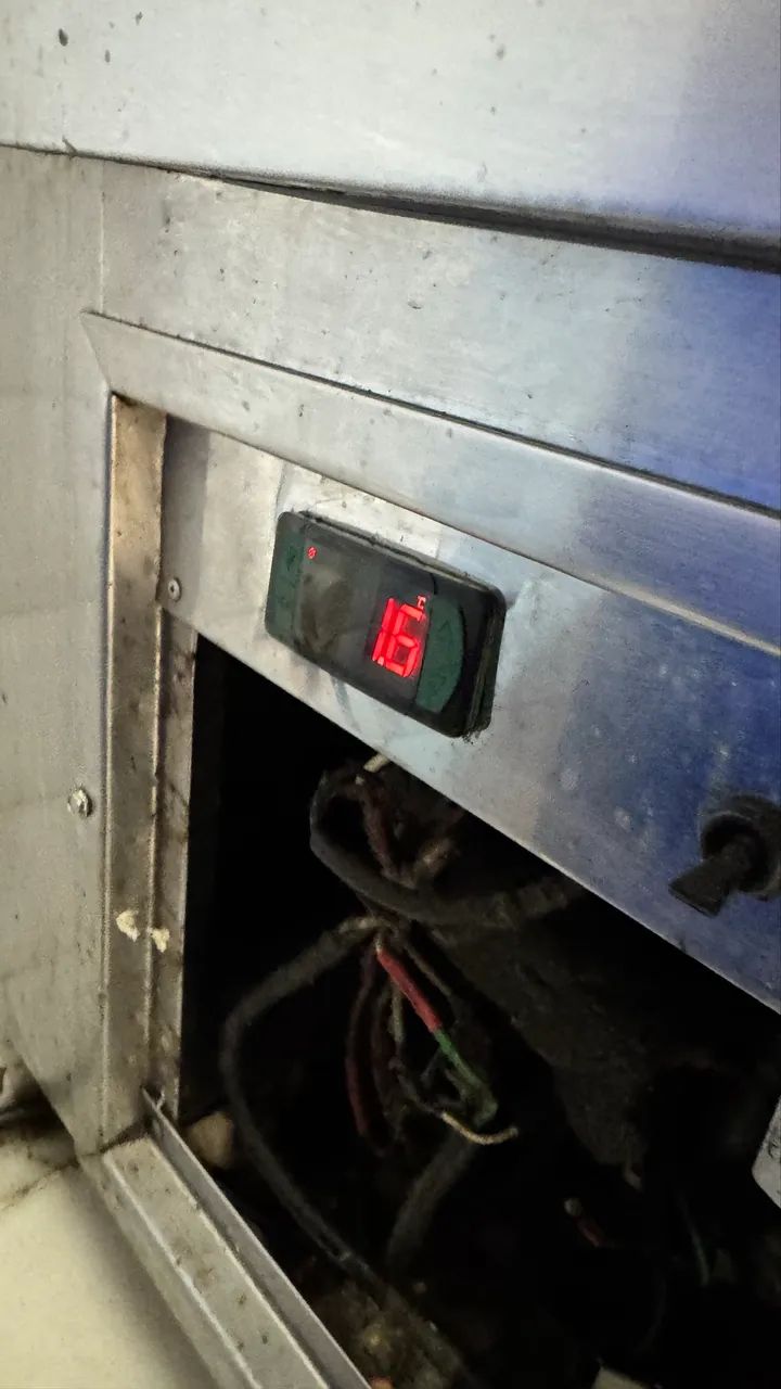 Bancada refrigerada com condimentadora 2 metros / Balcão refrigerado - Foto 3