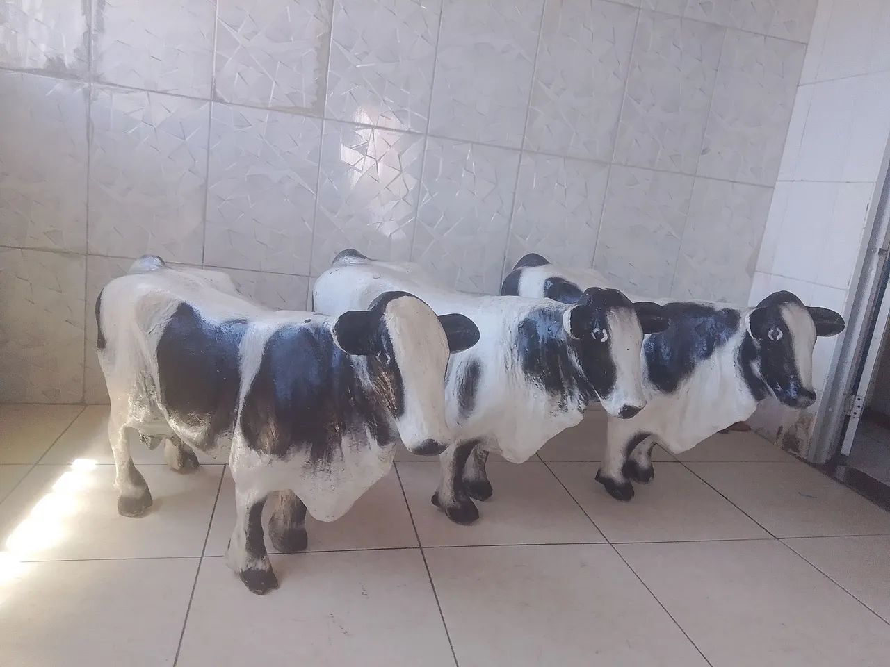 Mini vacas em fibra - Foto 3