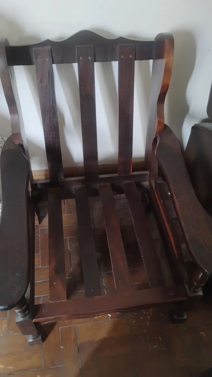 Vendendo sofá antigo de madeira de lei - Foto 2