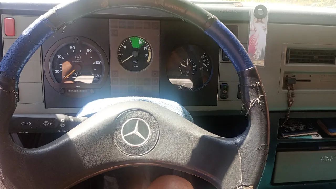 MB 710 Caminhão Baú - Foto 3