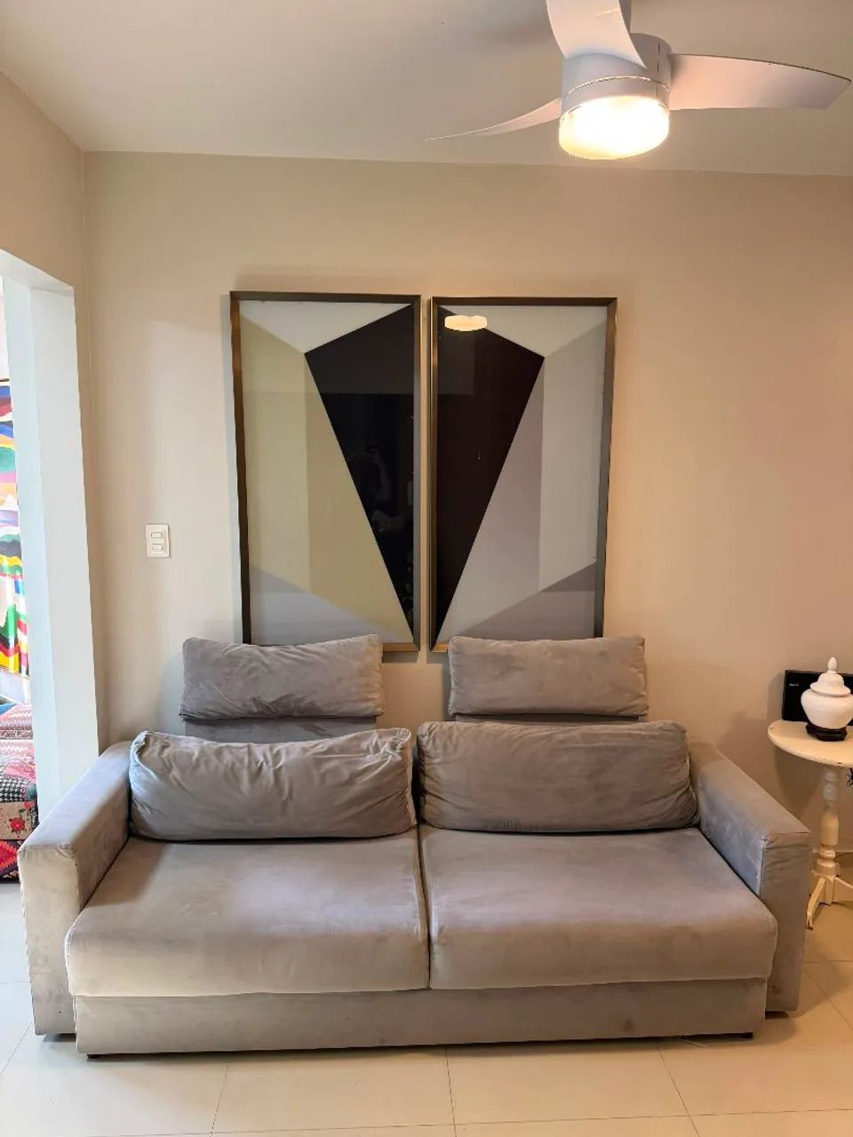 Vendo! Sofá três lugares,tem 2,5 - Foto 2