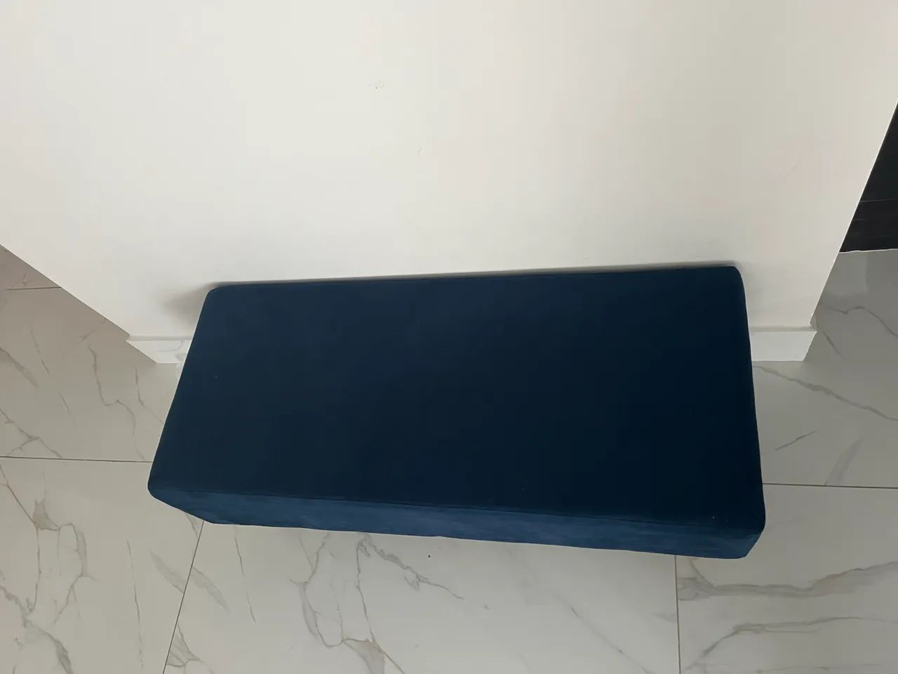 Puff Banqueta Retangular 1,20 m Azul-Marinho com Pés de Madeira - Foto 3