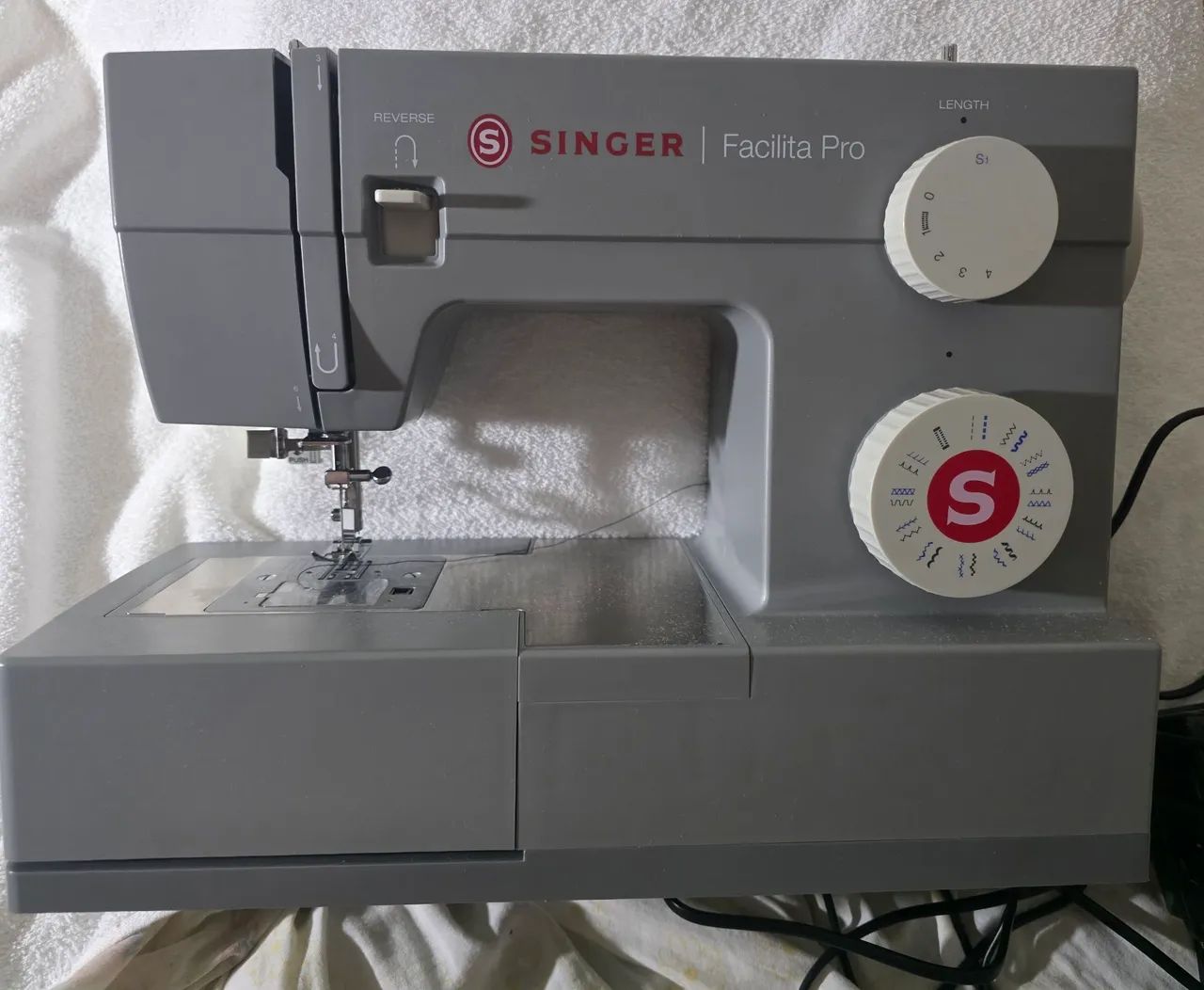 Máquina de costura singer facilita pro 
