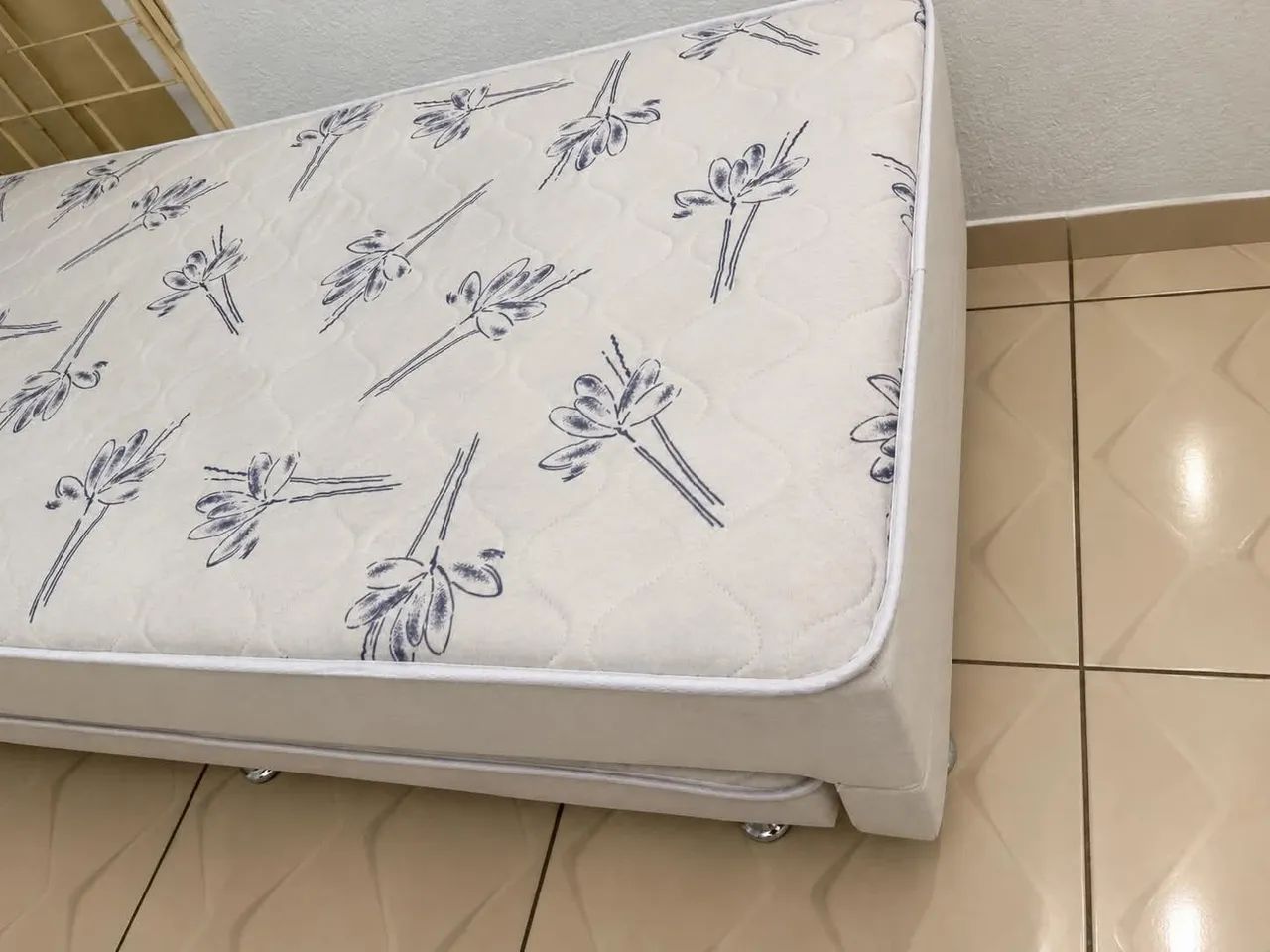 Cama auxiliar semi nova - Frete incluso  - Foto 2