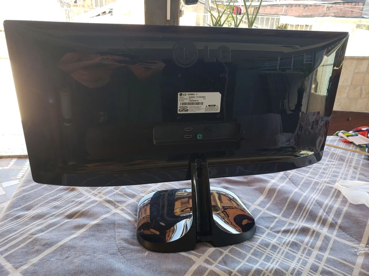 Monitor LG 25um58g - Tela quebrada - Foto 3