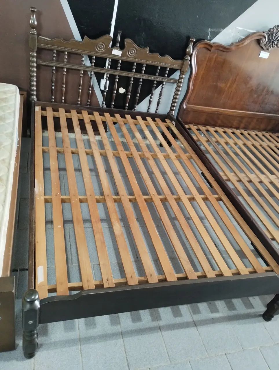 Cama madeira imbuia antiga  1,99x 140 - Foto 3