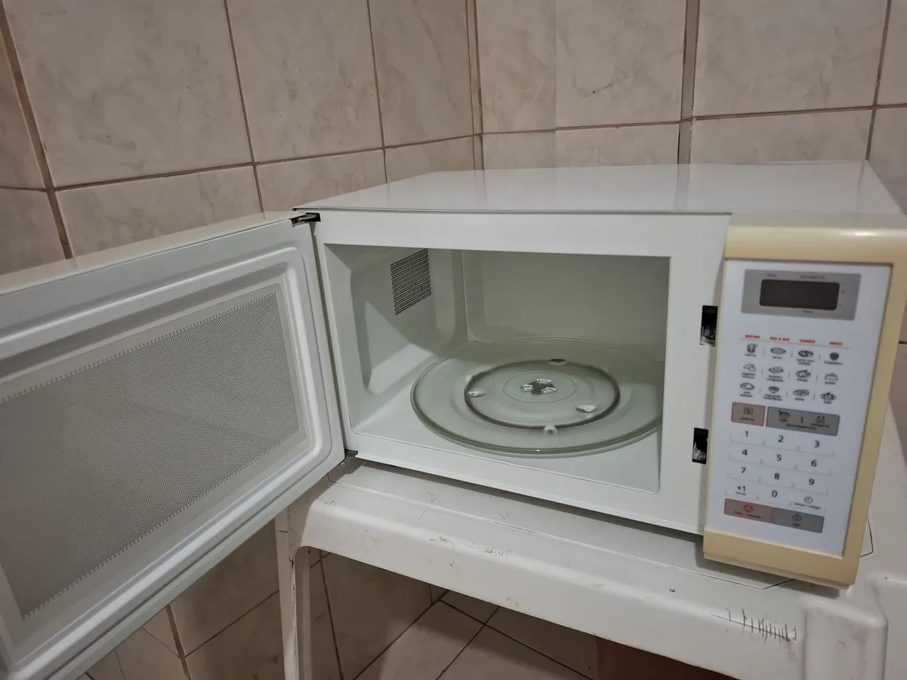Micro-ondas 25 litros  impecável  - Foto 2