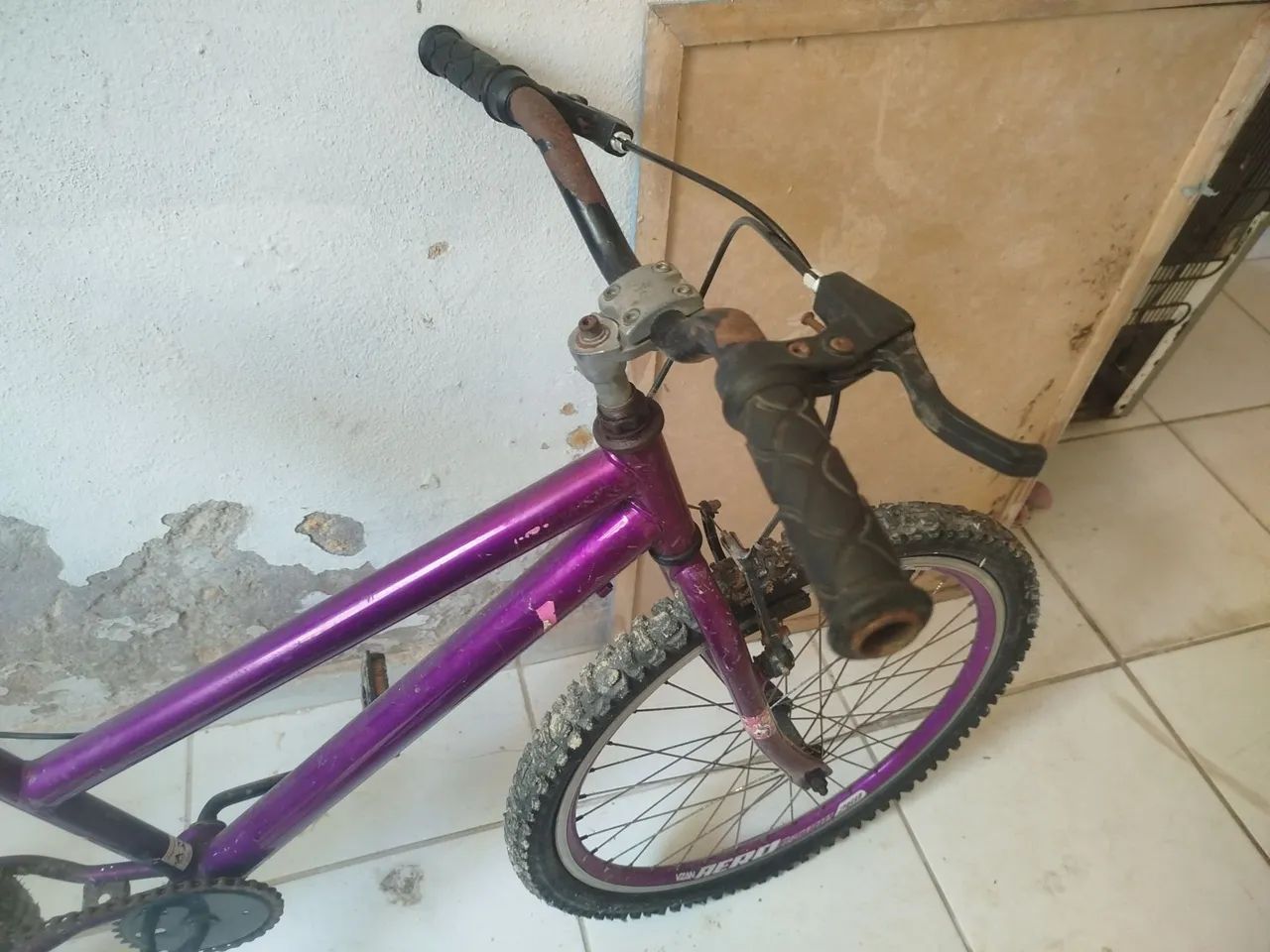 Bicicleta aro 26 em perfeito estado semi nova  - Foto 4