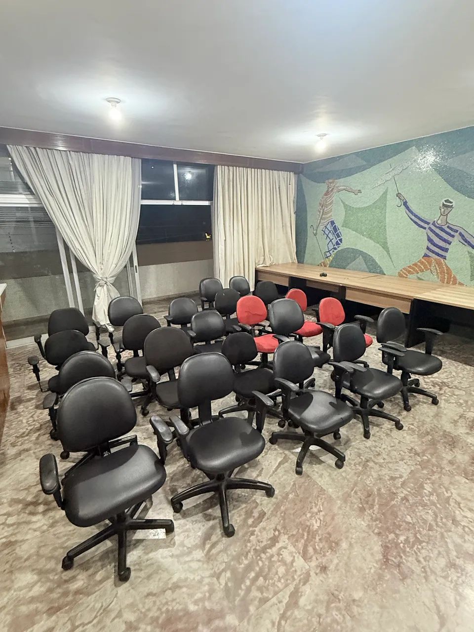 Cadeiras de Escritório Giratórias com Braço - Corporativas - Lote Disponível  - Foto 2