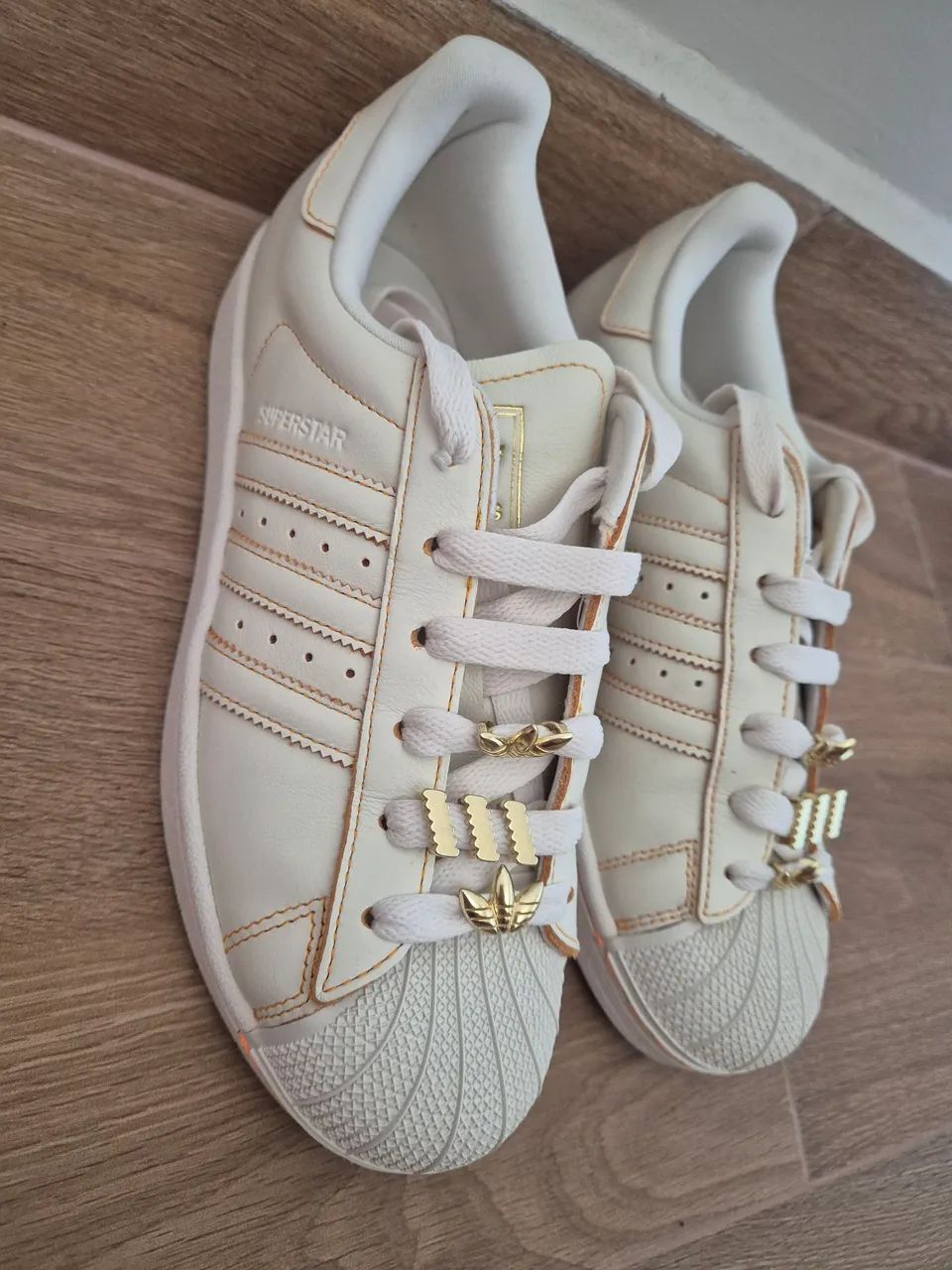 Tenis adidas superstar - Foto 4