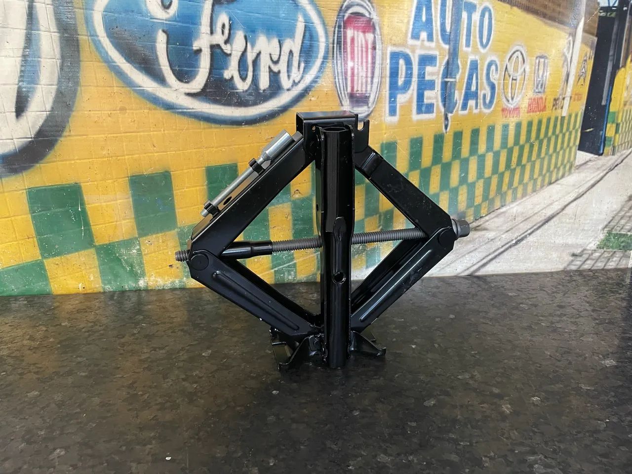 Macaco com chave de roda original GM tracker 2026 