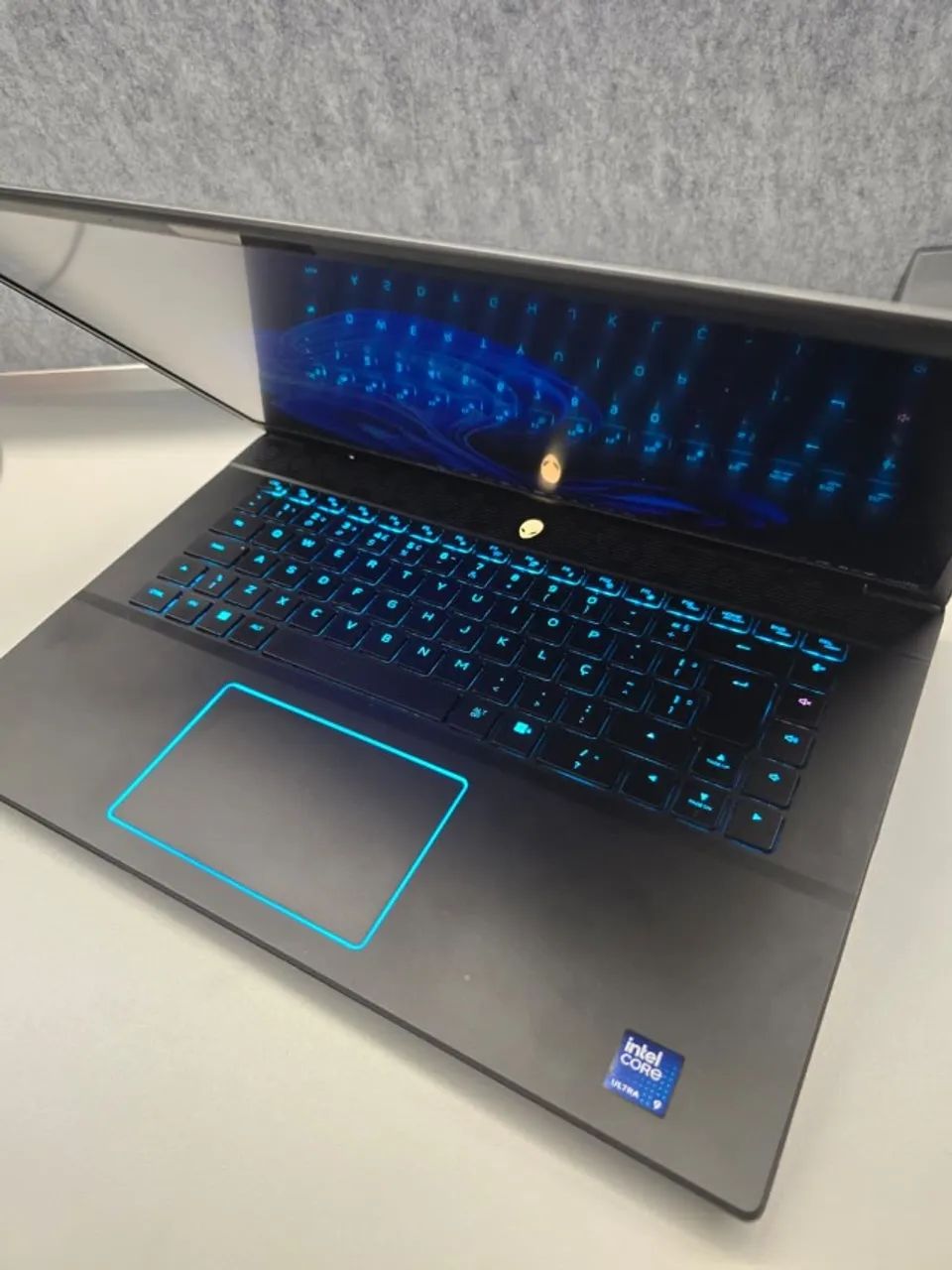 Alienware M16 R2 | Core Ultra 9 185H | RTX 4070 8GB | 32GB DDR5