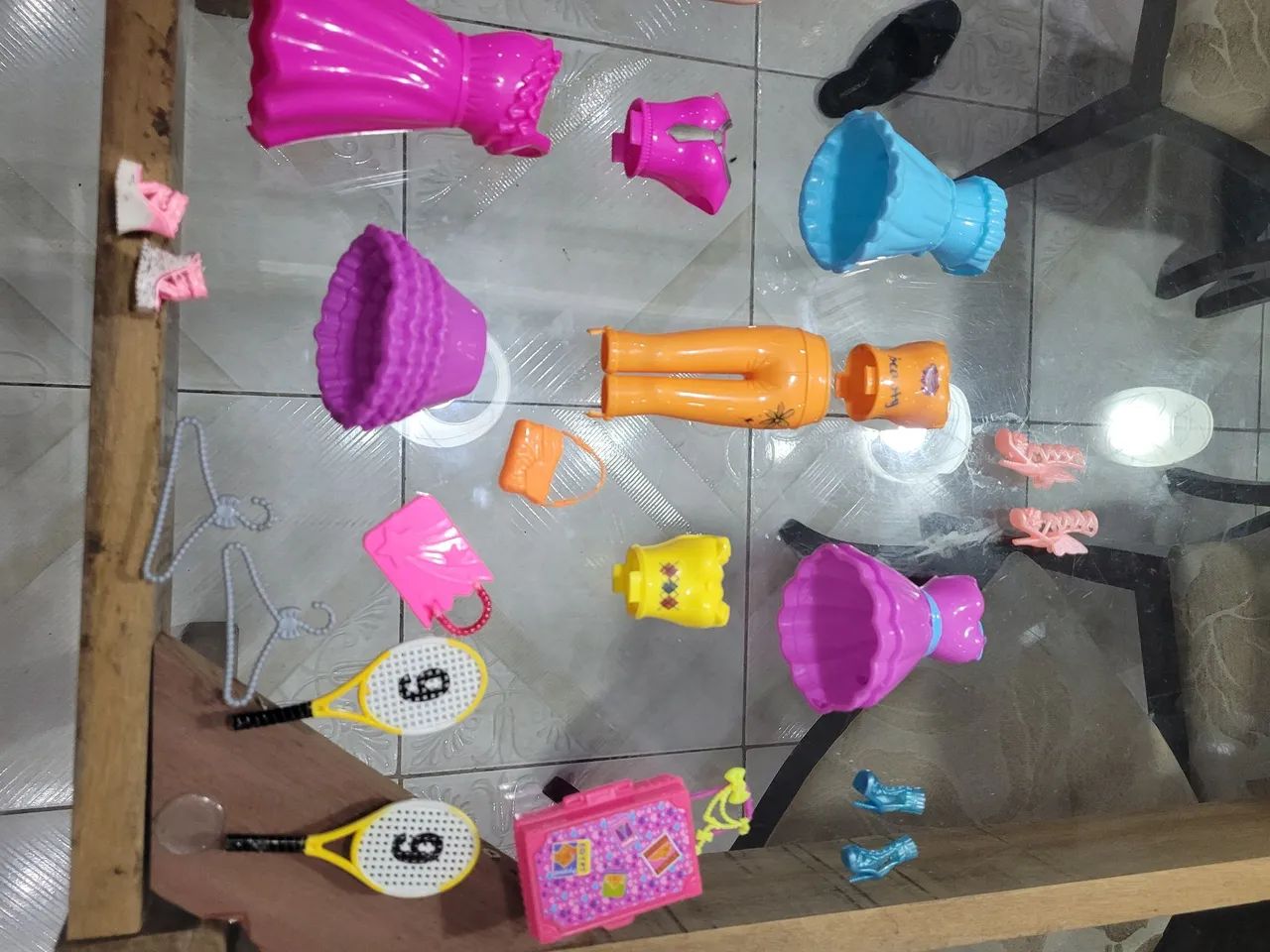 Kit Boneca Tipo Barbie com Diversas Roupas e Acessórios - Foto 3