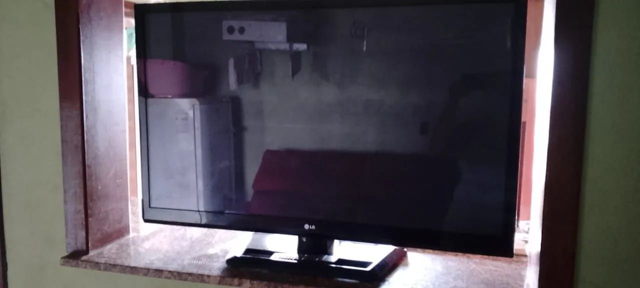 Vendo tv 42 polegadas, não é smart - Foto 4