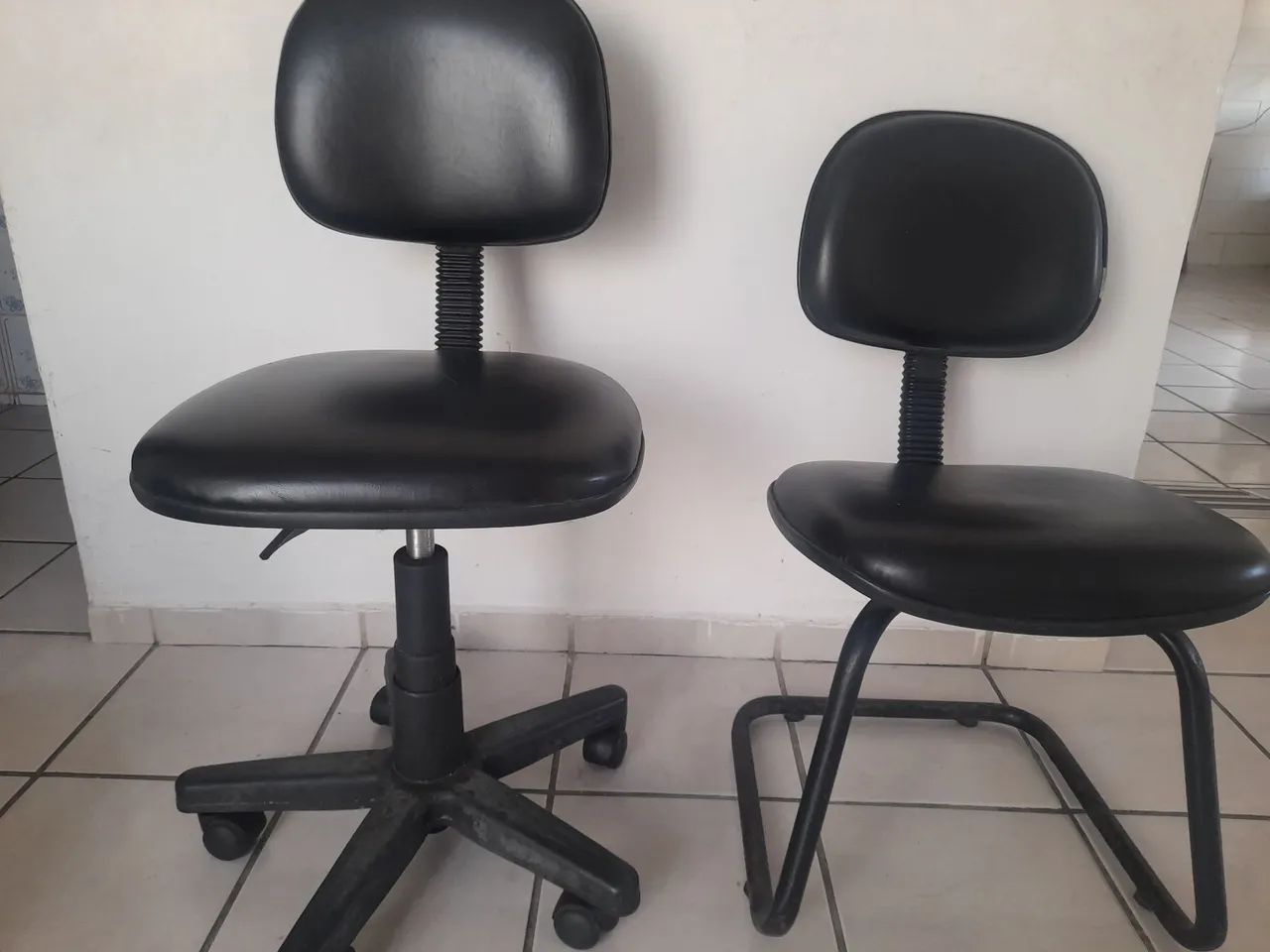 Duas Cadeiras para escritórios  - Foto 2