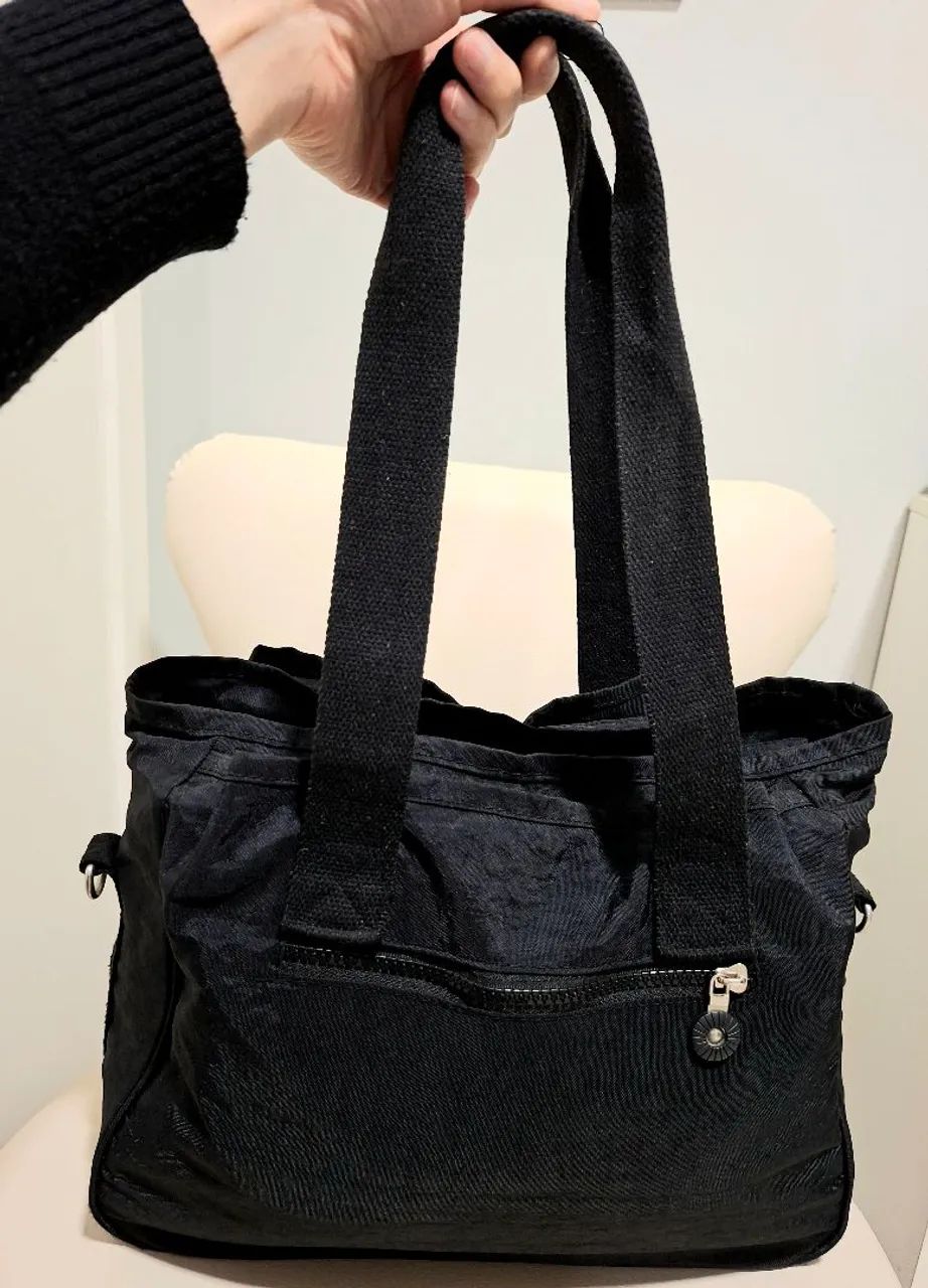 BOLSA PRETA ELEGANTE E VERSÁTIL - PERFEITA, PRÁTICA, LINDA, MATERIAL DE ALTA QUALIDADE  - Foto 2