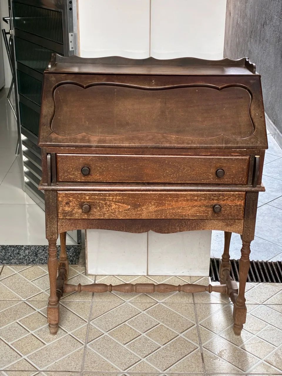 2 escrivaninhas de madeira estilo colonial/ Vintage - Foto 2