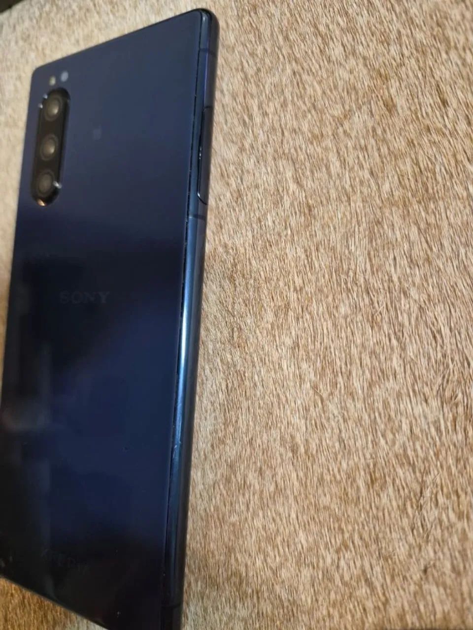 sony xperia 5 com caixa e plug de tomada do aparelho - Foto 3
