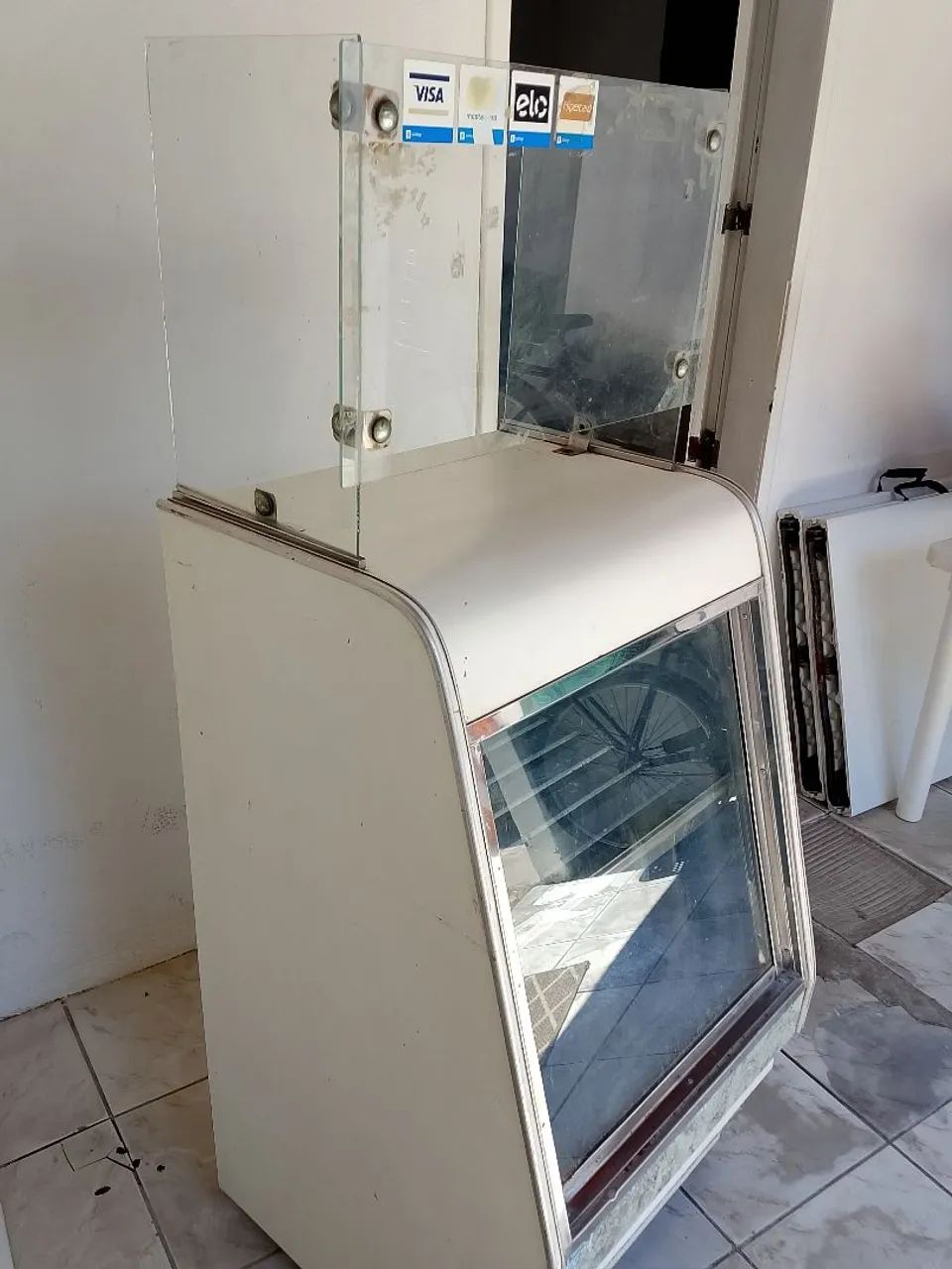 Espósito de salgados e bolos com preço baixo pra vender logo. - Foto 3