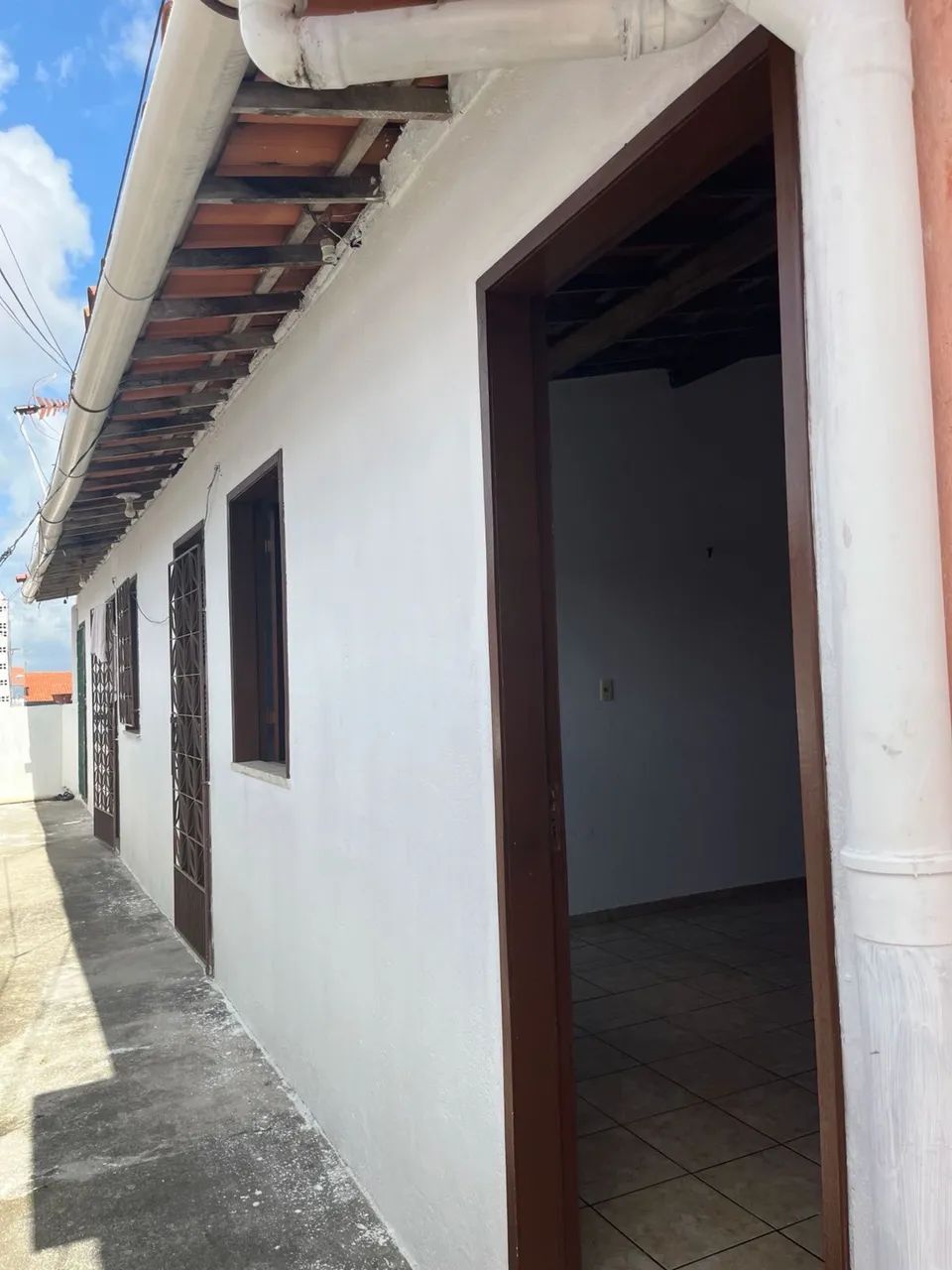 ALUGA SE CASA