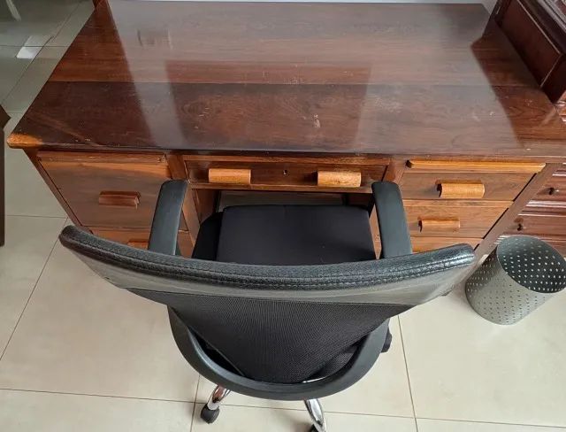 Escrivaninha mesa com gavetas generosa - Foto 4