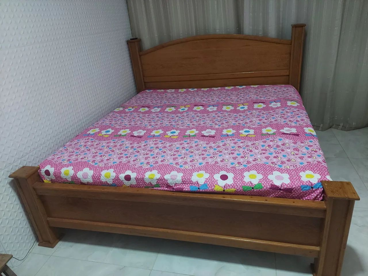 Cama de madeira king com colchão  - Foto 2