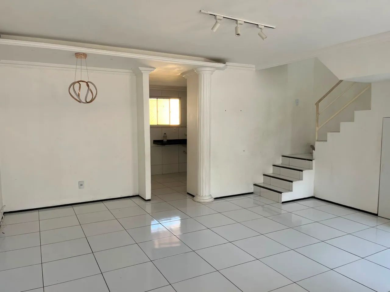Alugo casa em condomínio 