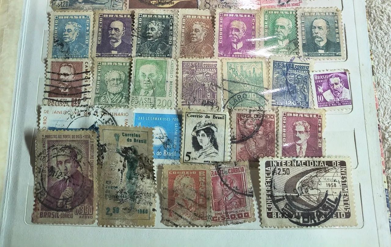 Coleção com 42 selos antigos internacionais  - Foto 2