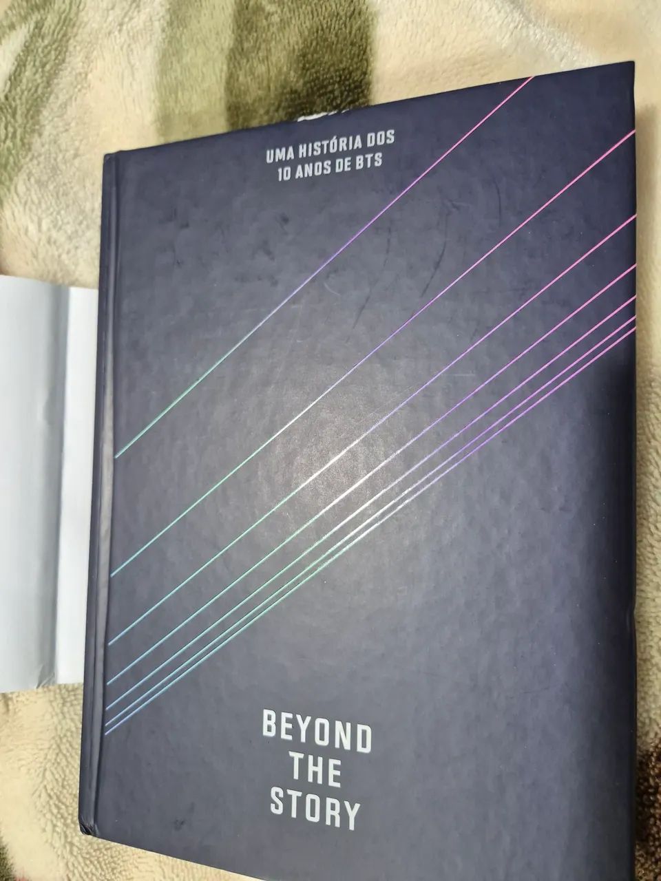 Livro BEYOND THE STORY uma história dos 10 anos de BTS - Livros e
